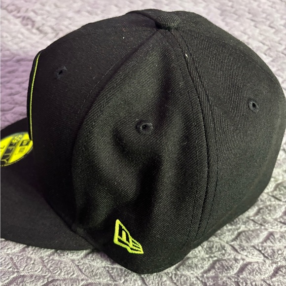 New Era Black Cap with Neon Yellow Brooklyn Logo 7 and 1/2 size - Picture 2 of 4